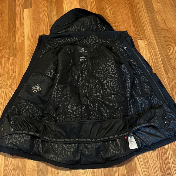 Volcom Eva Insulated Gore-Tex Jacket Size Medium NWT - Picture 13 of 17